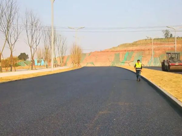 桐庐沥青路面施工真有那么难搞？干了20年的老师傅掏心窝子说几句